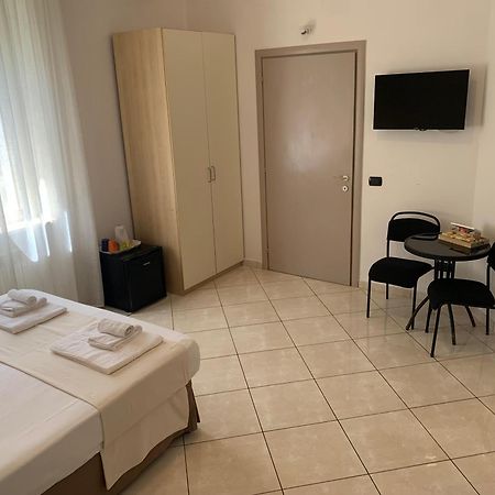 Tuanis Hotel Napoli Bagian luar foto