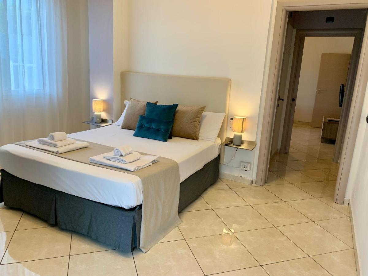 Tuanis Hotel Napoli Bagian luar foto