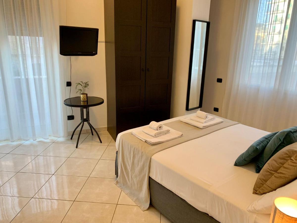 Tuanis Hotel Napoli Bagian luar foto