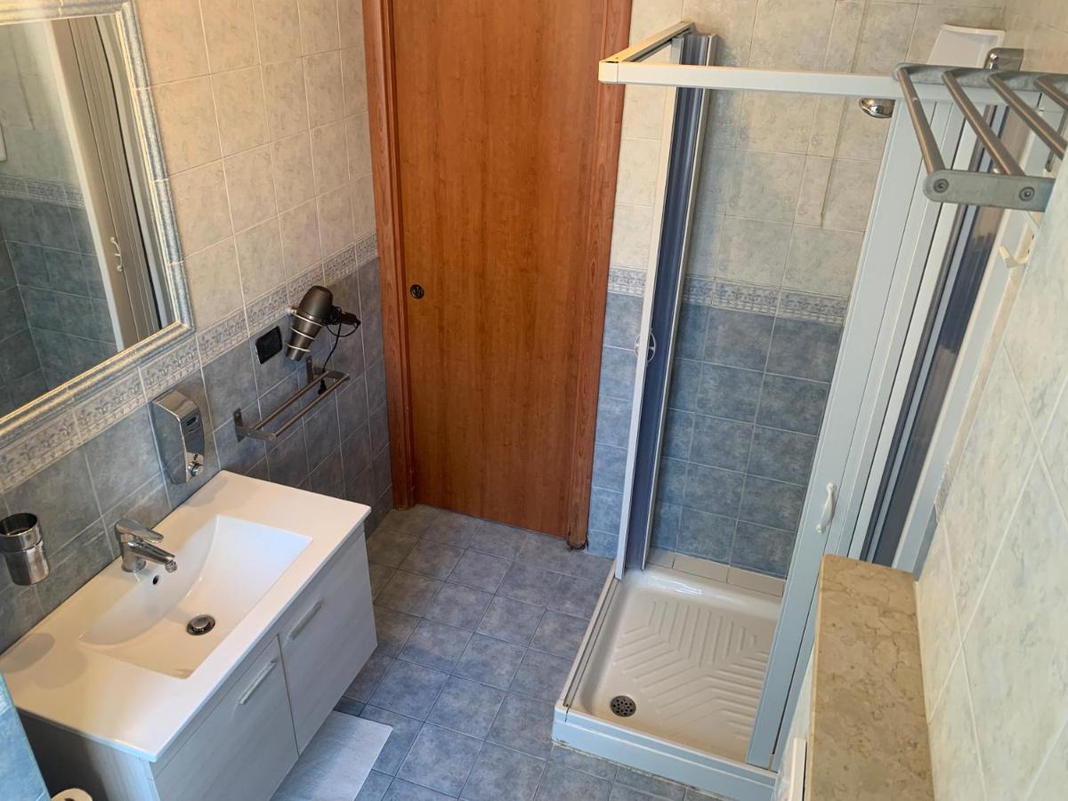 Tuanis Hotel Napoli Bagian luar foto