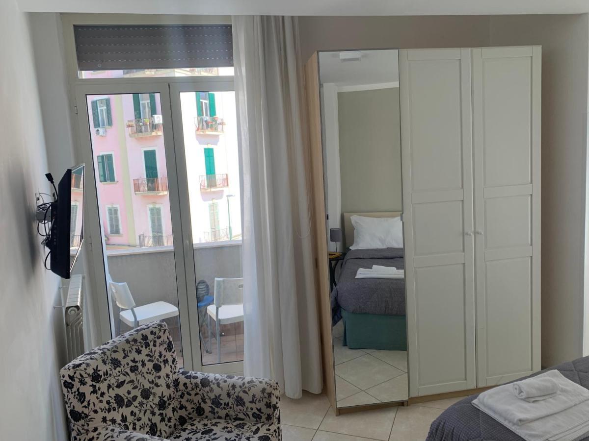 Tuanis Hotel Napoli Bagian luar foto