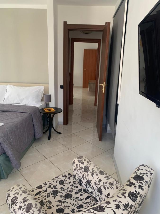 Tuanis Hotel Napoli Bagian luar foto