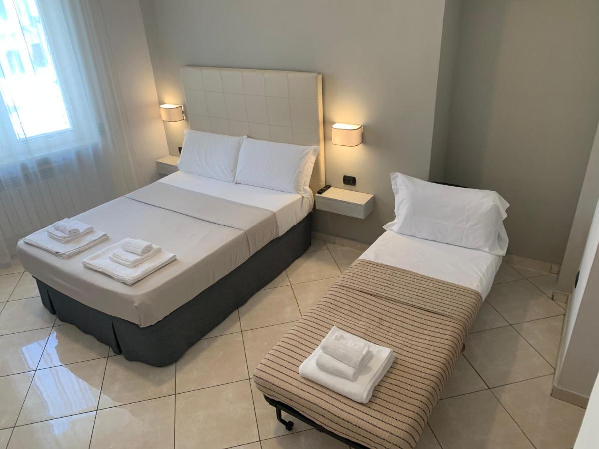 Tuanis Hotel Napoli Bagian luar foto