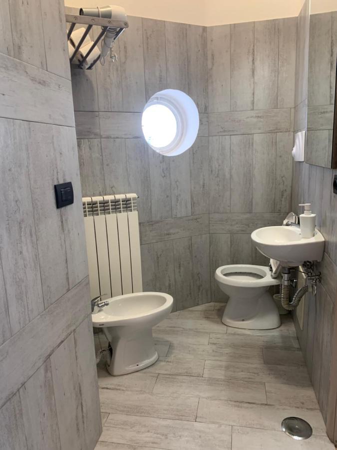 Tuanis Hotel Napoli Bagian luar foto