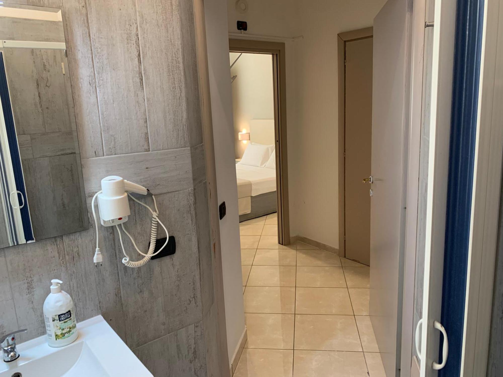 Tuanis Hotel Napoli Bagian luar foto