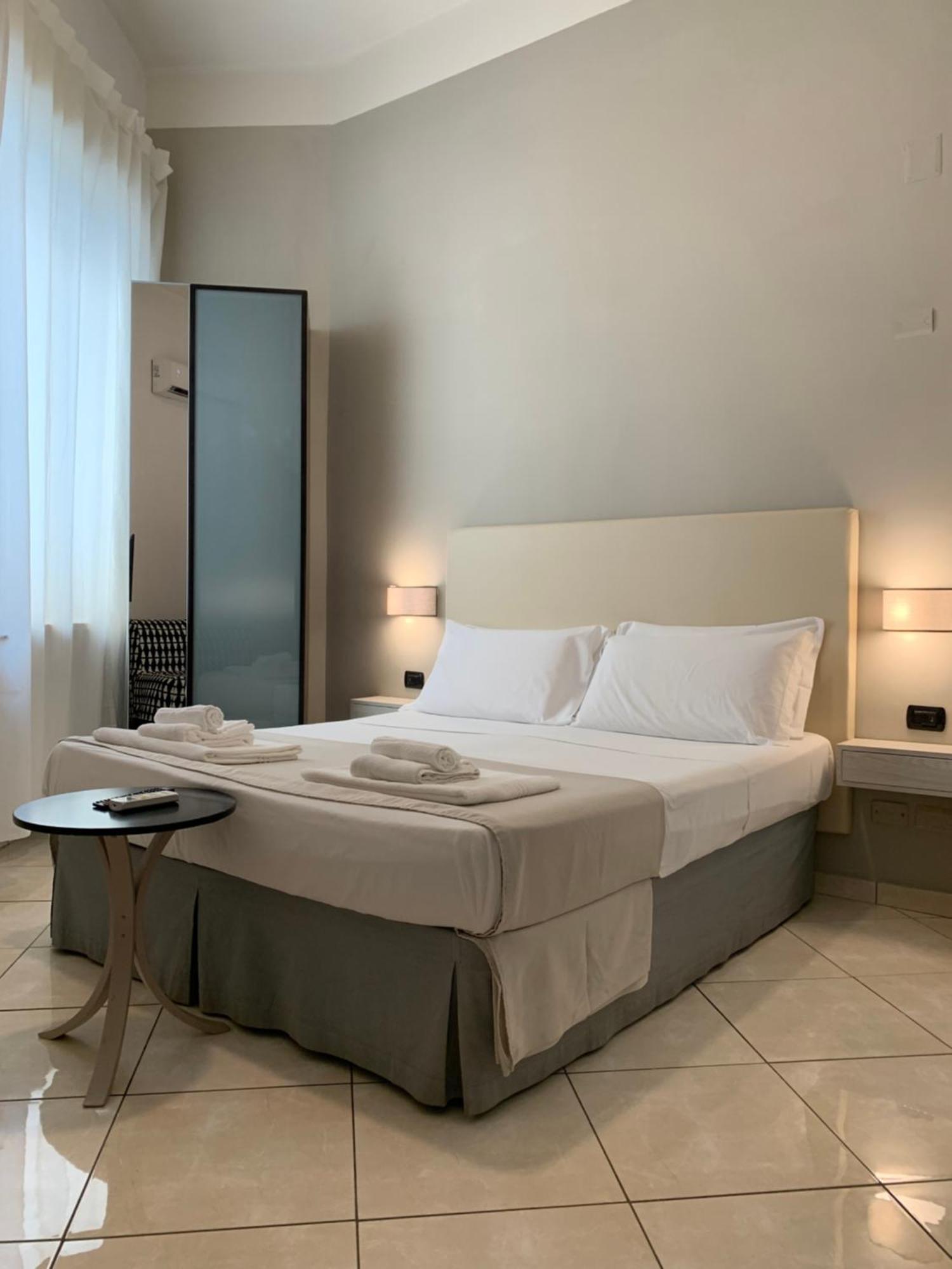Tuanis Hotel Napoli Bagian luar foto