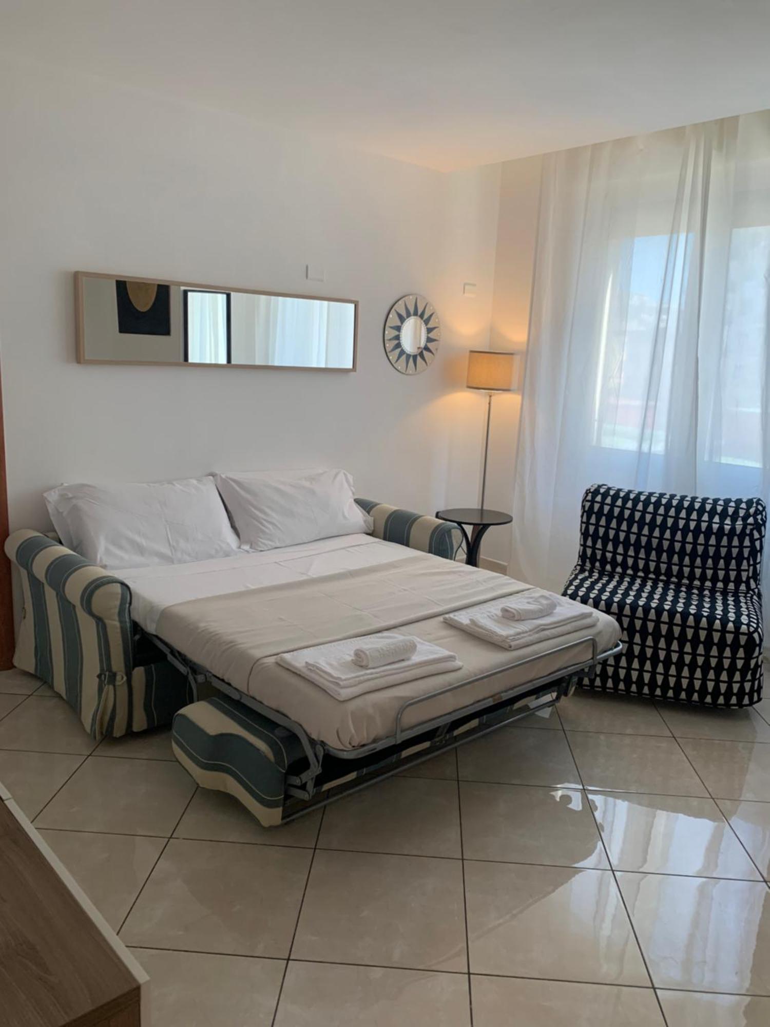 Tuanis Hotel Napoli Bagian luar foto